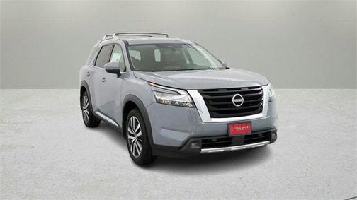 2025 Nissan Pathfinder Platinum FWD