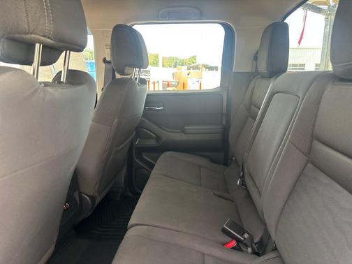 Gun Metallic 2024 Nissan Frontier SV
