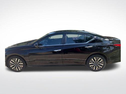 Super Black Clearcoat 2025 Nissan Altima 2.5 SV