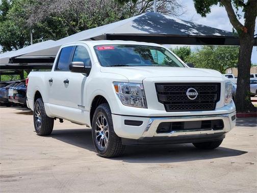 2023 Nissan Titan SV