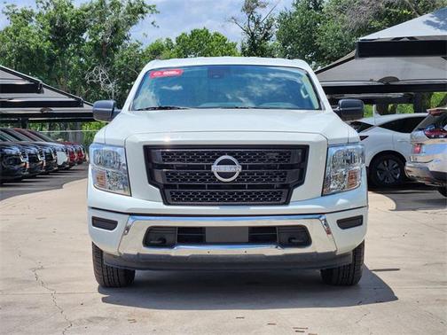 2023 Nissan Titan SV