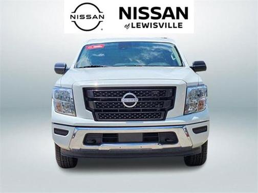 2023 Nissan Titan SV