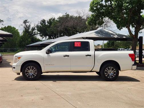 2023 Nissan Titan SV