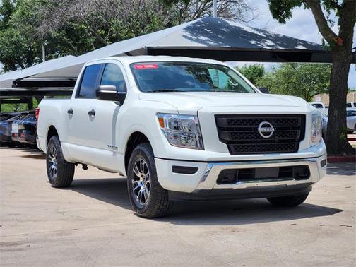 2023 Nissan Titan SV