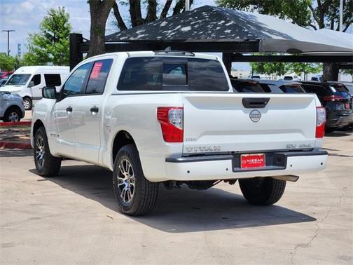 2023 Nissan Titan SV