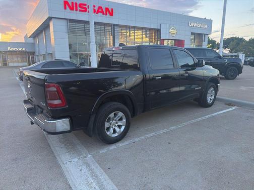 Diamond Black Crystal Pearlcoat 2022 RAM 1500 Laramie