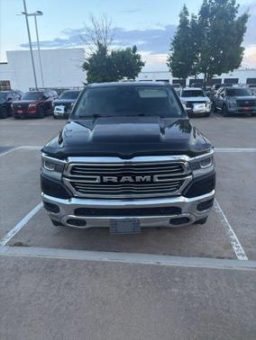 Diamond Black Crystal Pearlcoat 2022 RAM 1500 Laramie