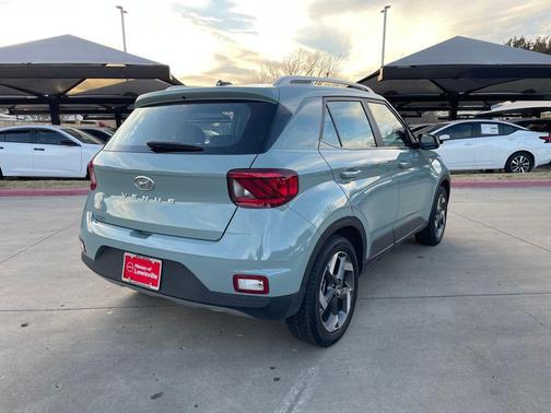 2025 Hyundai VENUE SEL