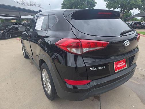 Black Noir Pearl 2017 Hyundai TUCSON SE