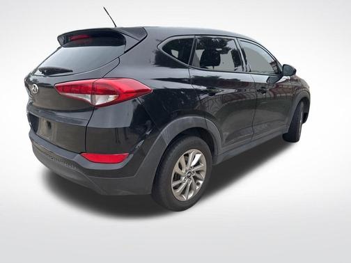 Black Noir Pearl 2017 Hyundai TUCSON SE
