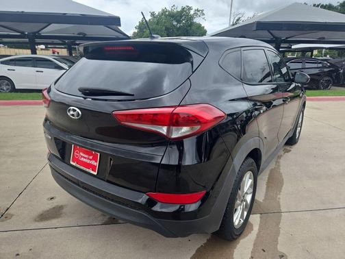 Black Noir Pearl 2017 Hyundai TUCSON SE