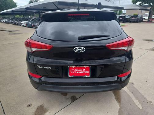 Black Noir Pearl 2017 Hyundai TUCSON SE