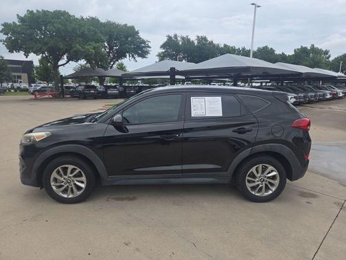 Black Noir Pearl 2017 Hyundai TUCSON SE