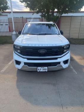 Oxford White 2025 Ford Expedition Platinum