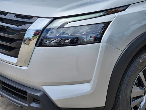 2025 Nissan Pathfinder S 4WD