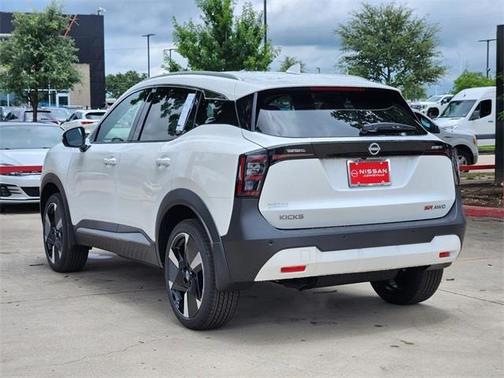 2025 Nissan Kicks SR
