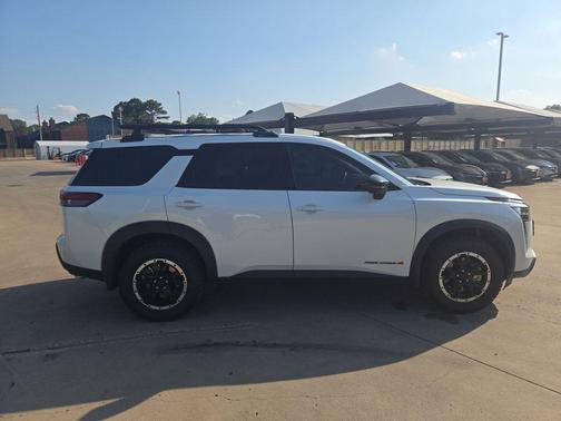 Everest White Pearl Tricoat 2026 Nissan Pathfinder Rock Creek