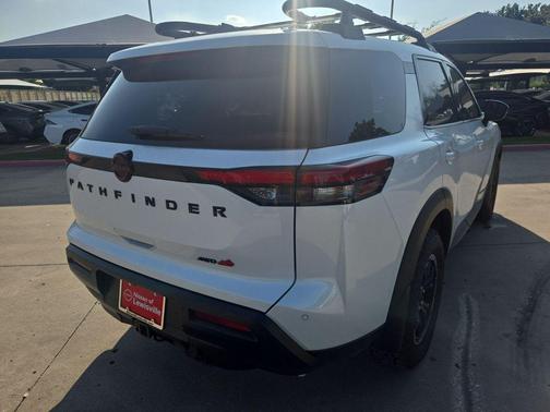 Everest White Pearl Tricoat 2026 Nissan Pathfinder Rock Creek