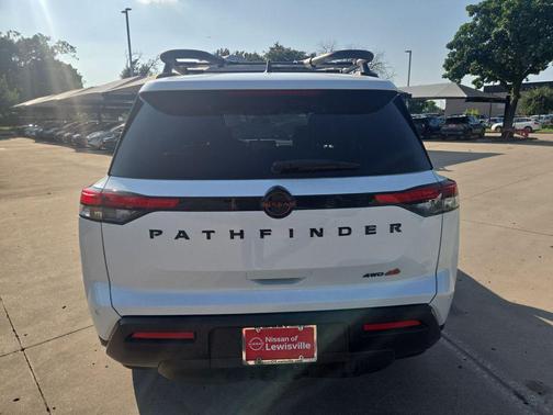 Everest White Pearl Tricoat 2026 Nissan Pathfinder Rock Creek