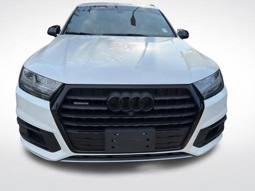 White 2017 Audi Q7 2.0T Premium