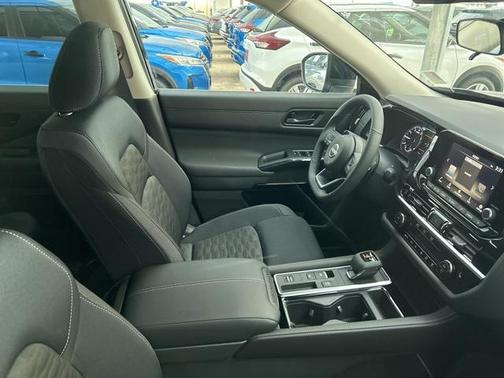 2025 Nissan Pathfinder SV FWD