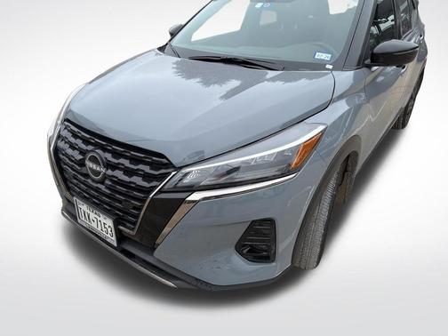 Boulder Gray Pearl 2023 Nissan Kicks SR