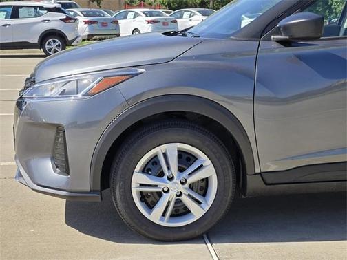 2025 Nissan Kicks S