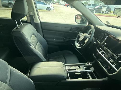2025 Nissan Pathfinder SV FWD