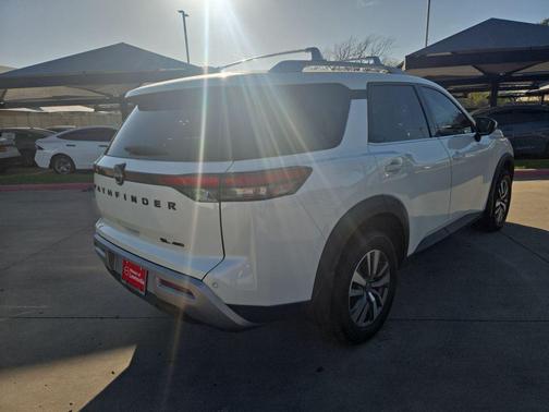 2023 Nissan Pathfinder SL 4WD