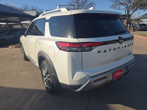 2023 Nissan Pathfinder SL 4WD