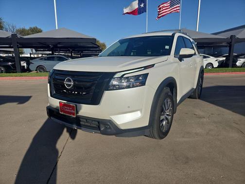 2023 Nissan Pathfinder SL 4WD
