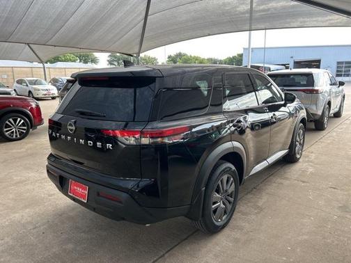 2025 Nissan Pathfinder S FWD