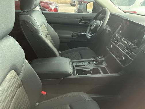 2025 Nissan Pathfinder S FWD