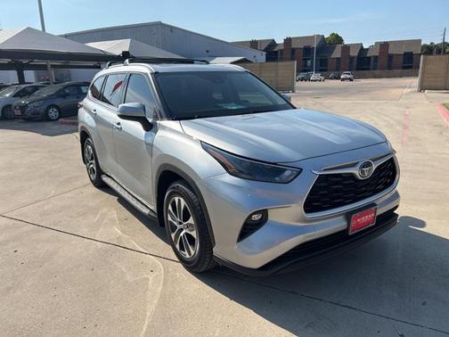 2022 Toyota Highlander Hybrid XLE