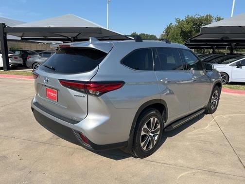2022 Toyota Highlander Hybrid XLE