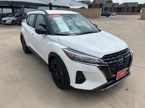 2023 Nissan Kicks SR