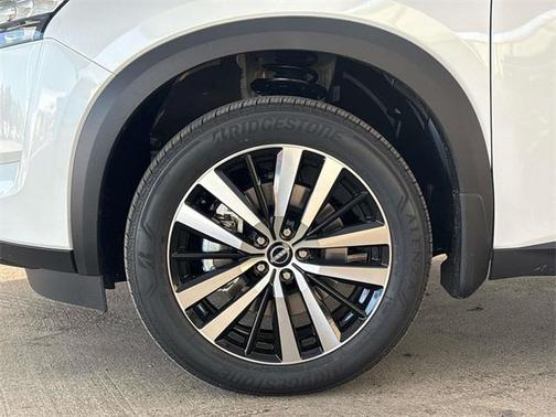 2025 Nissan Pathfinder Platinum FWD