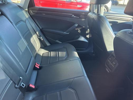 2020 Volkswagen Passat 2.0T R-Line