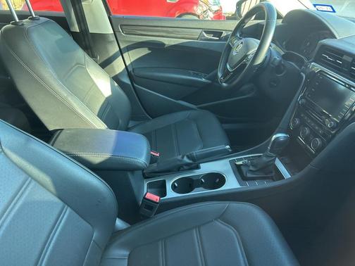 2020 Volkswagen Passat 2.0T R-Line