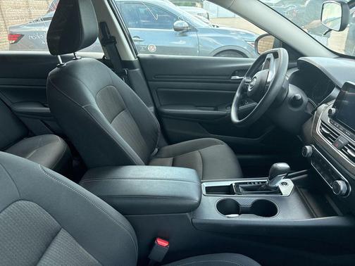 Super Black Clearcoat 2025 Nissan Altima 2.5 SV