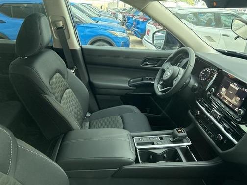 2025 Nissan Pathfinder SV FWD