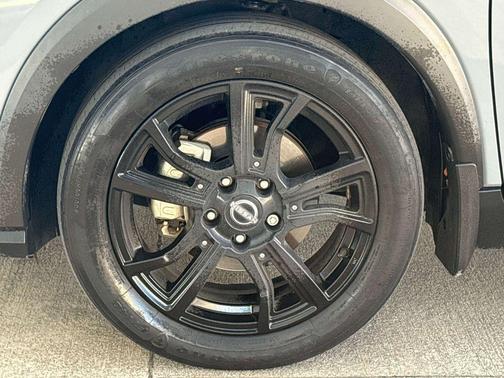 2022 Nissan Kicks SR