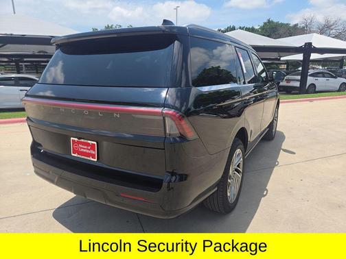 Infinite Black Metallic Clearcoat 2026 Lincoln Navigator Reserve