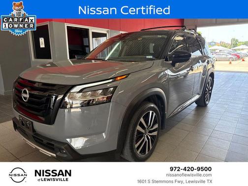 Solid Gray/Super Black 2024 Nissan Pathfinder Platinum FWD