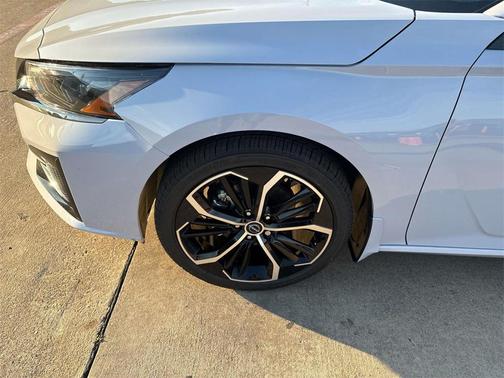 2025 Nissan Altima SR FWD