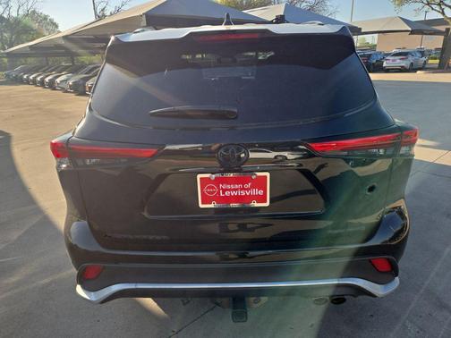 Midnight Black Metallic 2021 Toyota Highlander XSE