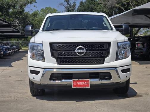 2024 Nissan Titan SV