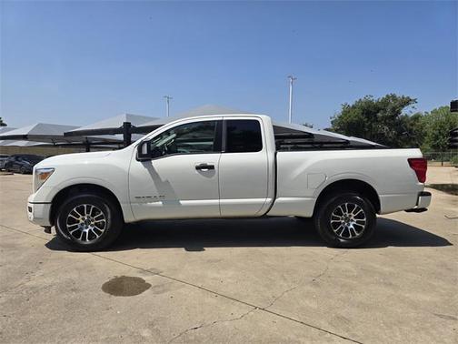 2024 Nissan Titan SV