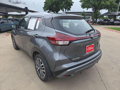 Gun Metallic 2024 Nissan Kicks SV
