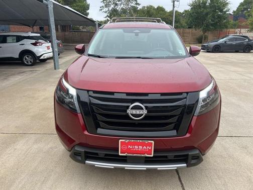 2025 Nissan Pathfinder Platinum FWD
